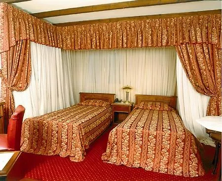 Elena Hotel 2*